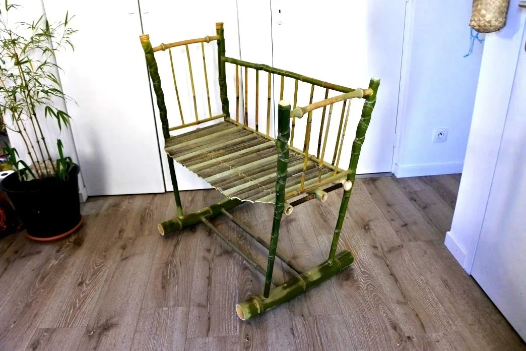 Berceau en bambou dans un intérieur