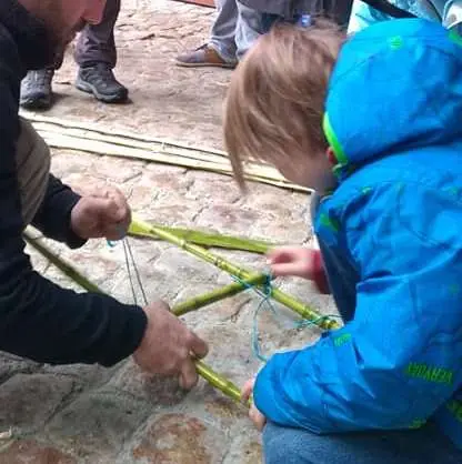 Atelier bambou avec des enfants